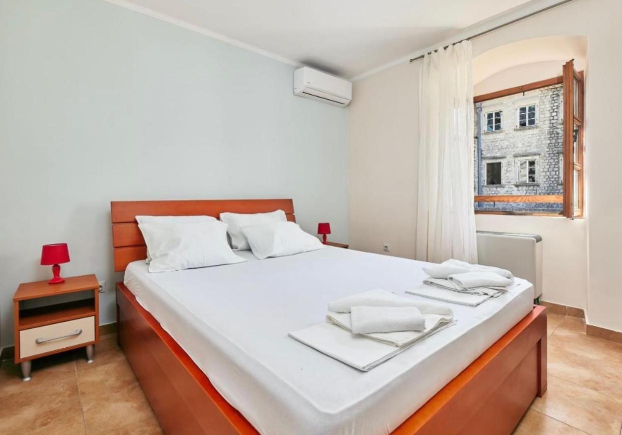 Apartments Barba Котор Екстер'єр фото