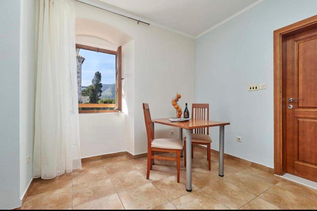 Apartments Barba Котор Екстер'єр фото