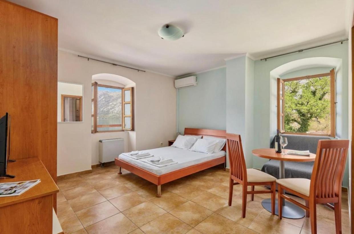Apartments Barba Котор Екстер'єр фото