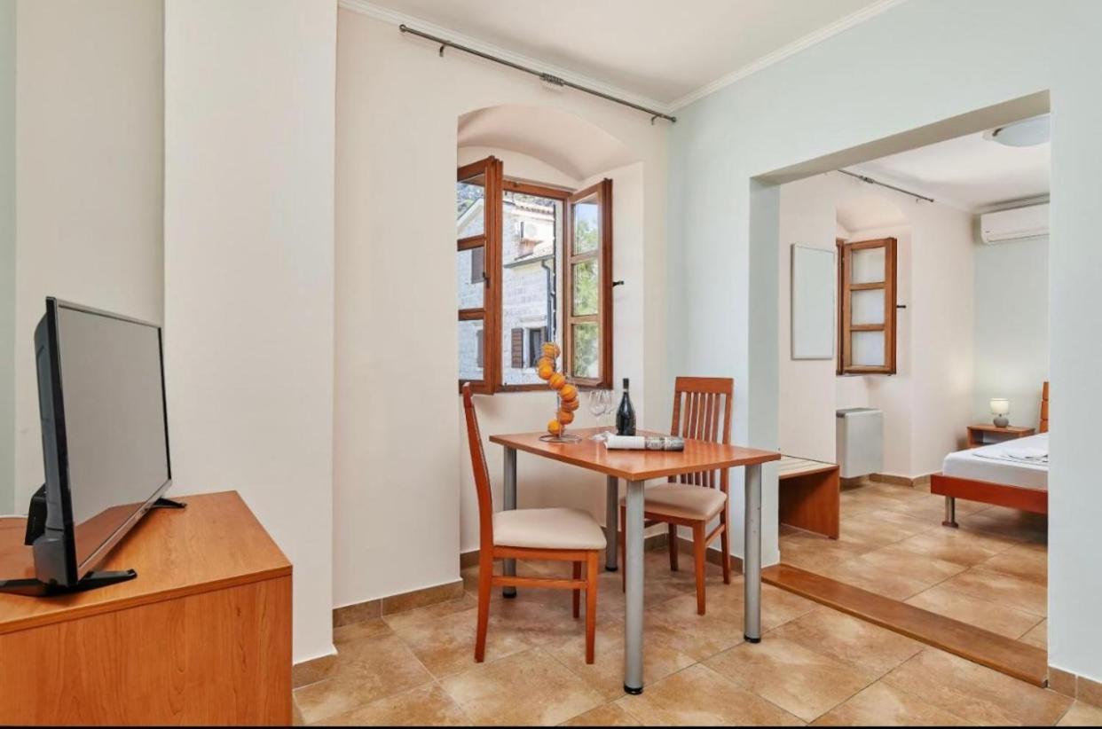 Apartments Barba Котор Екстер'єр фото