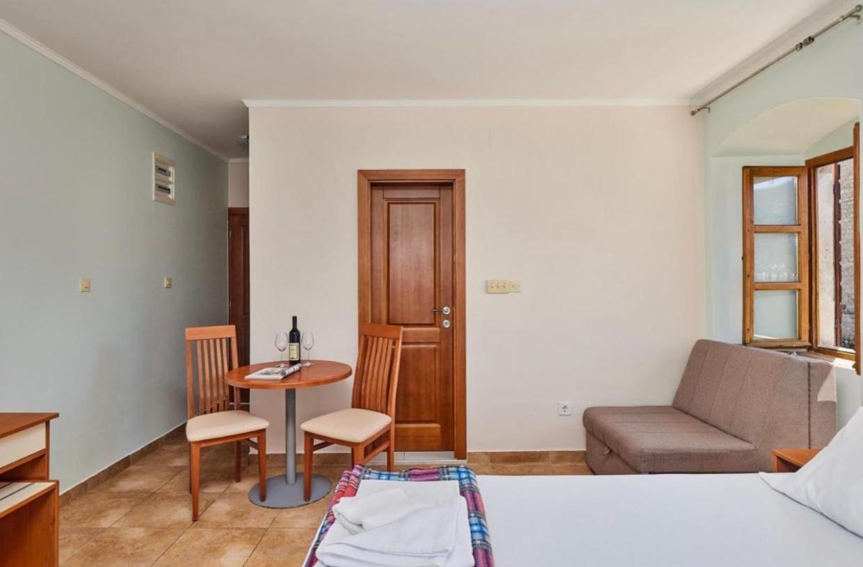 Apartments Barba Котор Екстер'єр фото